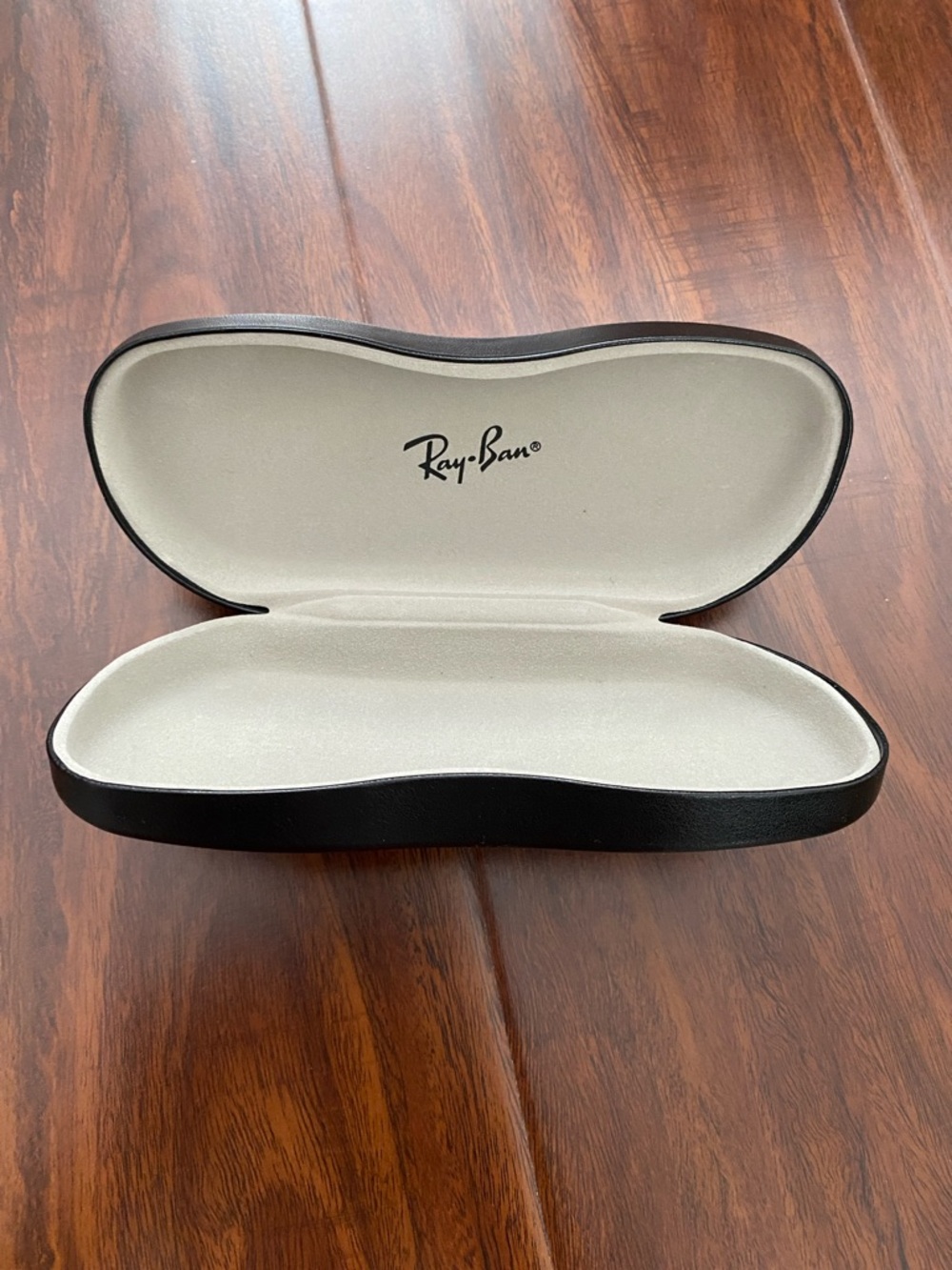 Ray-Ban Black Hard Shell case - Picture 2 of 2